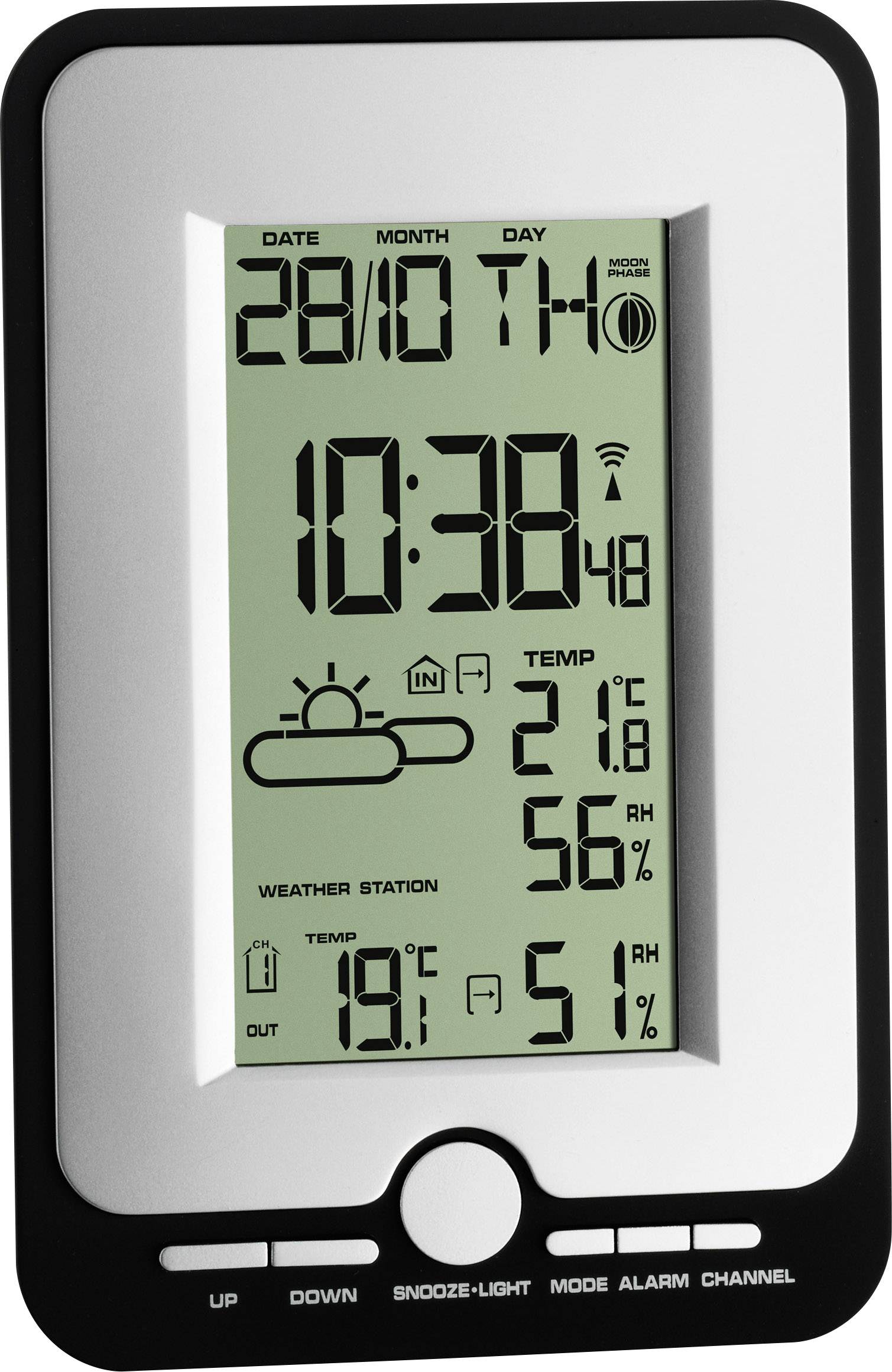 Elektronická meteostanice zobrazuje datum '28/10', čas '10:38', vnitřní a venkovní teplotu (21,8°C, 19°C) a vlhkost vzduchu (56%, 51%).