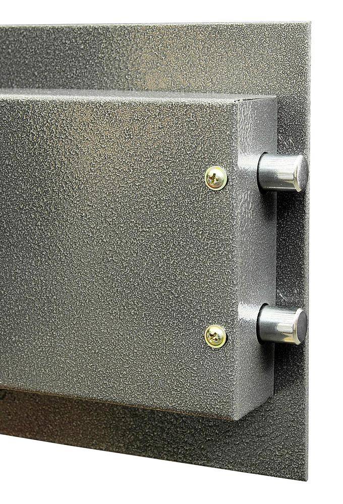 Šedý elektrický rozvaděč se dvěma stříbrnými otočnými knoflíky a dvěma zlatými šrouby. Pravoúhlý tvar, plochý povrch.