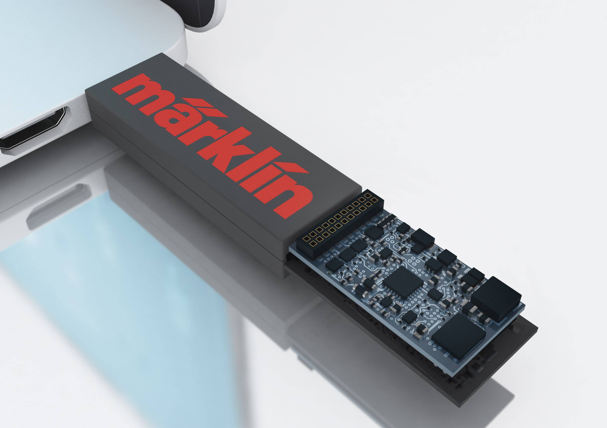 USB flash disk s logem 'märklin' částečně rozložený, odhalující vnitřní elektronickou desku. Připojený k notebooku.
