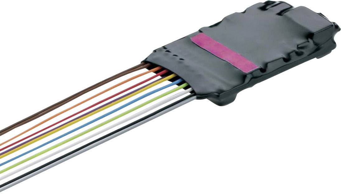 Vícebarevné elektrické kabelové propojení s izolační vrstvou zobrazuje různé kabelové svazky spojené v jedné zástrčce.