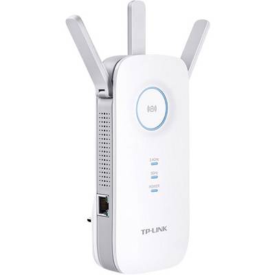 Wi-Fi repeater od TP-Linku se třemi anténami, pohled zepředu. LED indikátory pro 2,4 GHz, 5 GHz a napájení na přední straně.