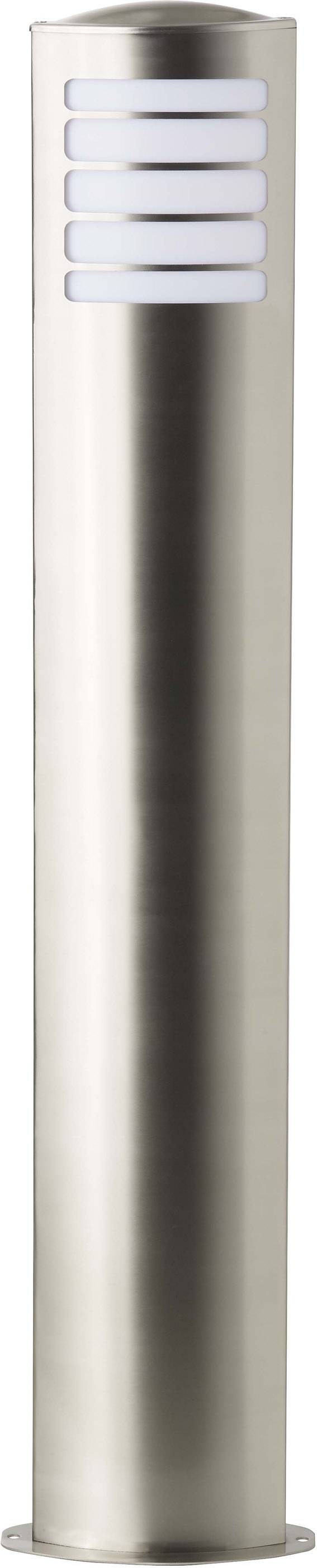 Stříbrná válcovitá venkovní lampa s horizontálními lamelami nahoře pro rozptyl světla, vhodná pro zahradní cesty.