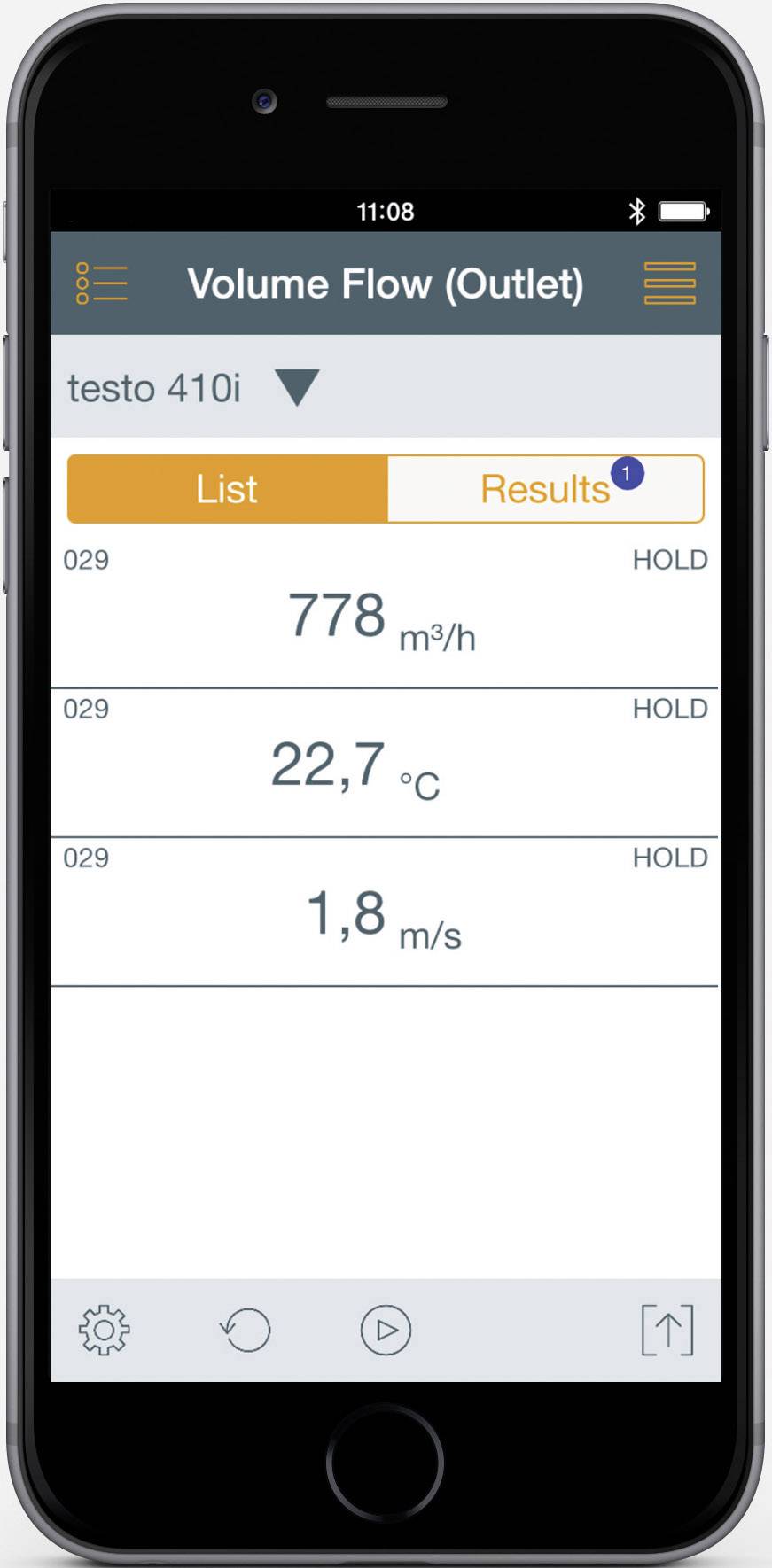 Displej smartphonu zobrazuje aplikaci 'Volume Flow (Outlet)' se třemi měřenými hodnotami: 778 m³/h, 22,7 °C a 1,8 m/s.