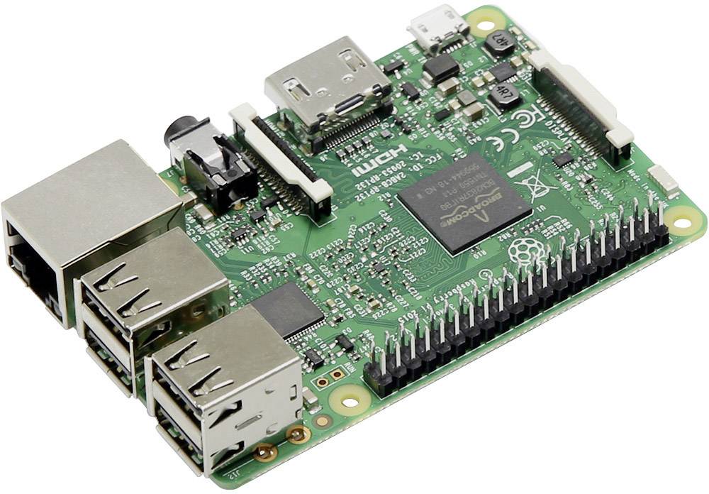Zelená deska Raspberry Pi s různými konektory a elektronickými komponenty, včetně USB a HDMI portů.