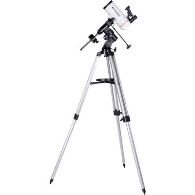 Bílý teleskop na stříbrném stativu, připravený k pozorování noční oblohy. Ideální pro amatérské astronomy.