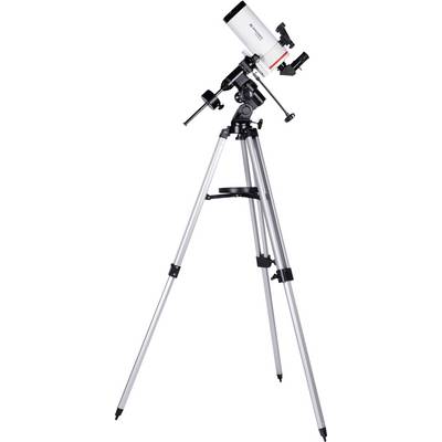 Teleskop na stabilním stativu, připravené k astronomickému pozorování.