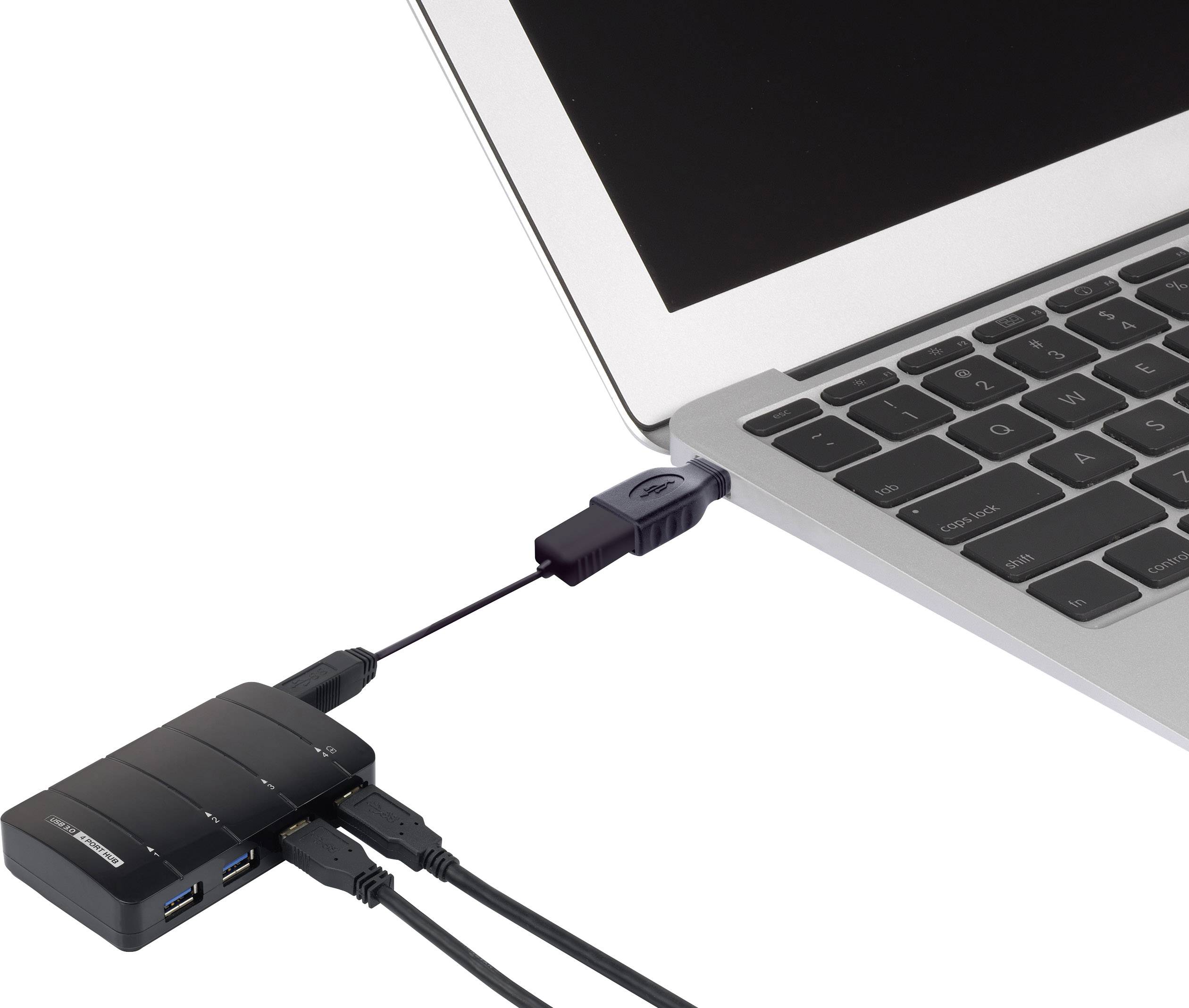 Laptop je připojen k USB rozbočovači, ke kterému jsou připojená další dvě USB zařízení.