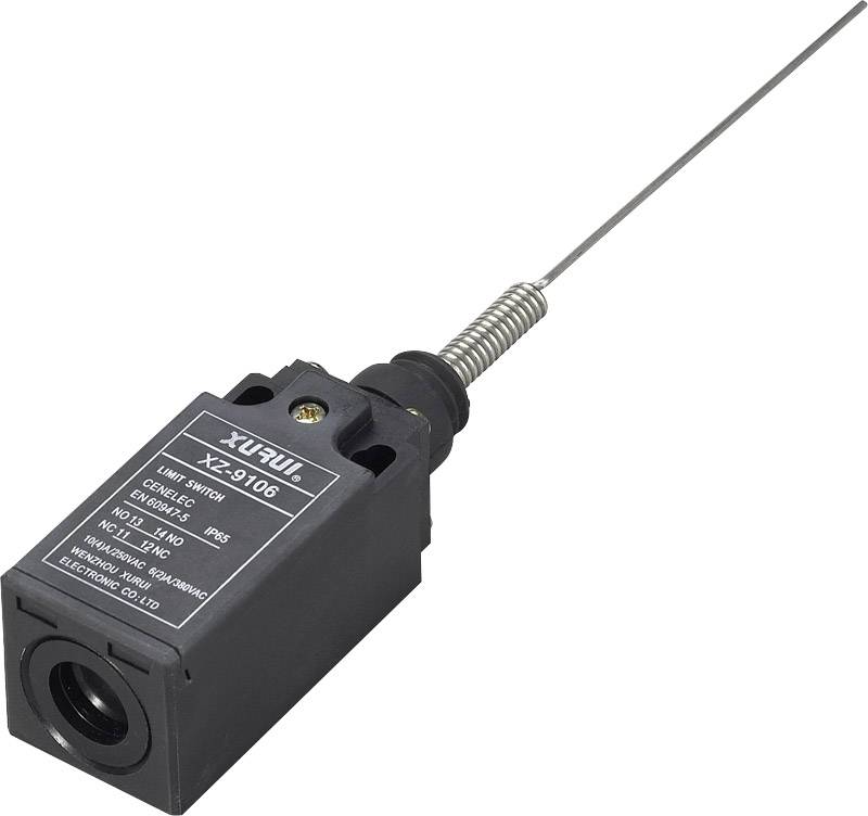 Obdélníkový černý koncový spínač s dlouhou, tenkou kovovým pérem nahoře. Nápis: 'XURUI XZ-8106, Mezní spínač, CE'.