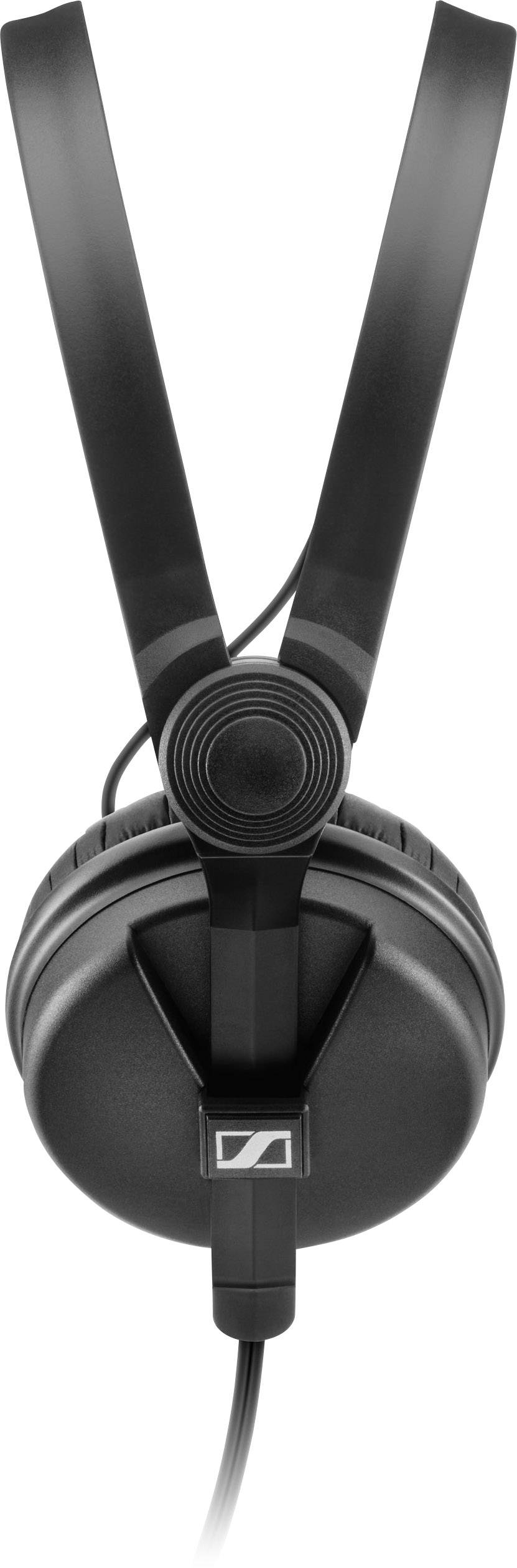 Velké černé over-ear sluchátka s kabelem, zobrazené čelním pohledem. Mají výrazný design s kulatým logem na straně.