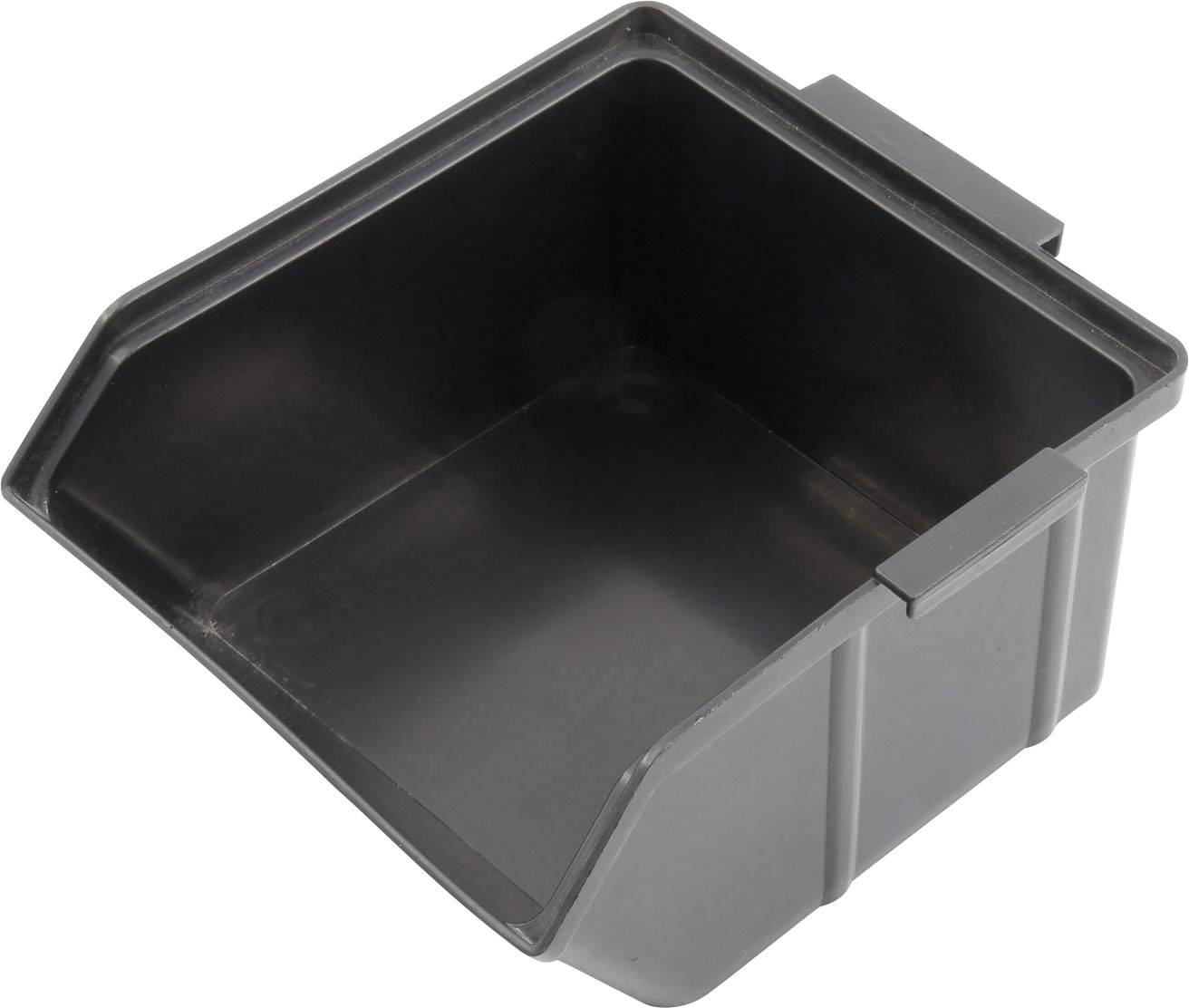 Černý plastový box s otevřenými bočními stěnami a zesíleným okrajem, vhodný pro skladování nebo přepravu materiálů.