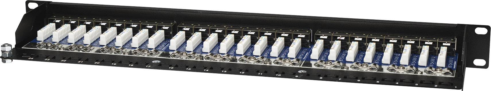 24portový optický patch panel se SC konektory, namontovaný v kovovém pouzdře, určený pro organizaci a distribuci síťových připojení.