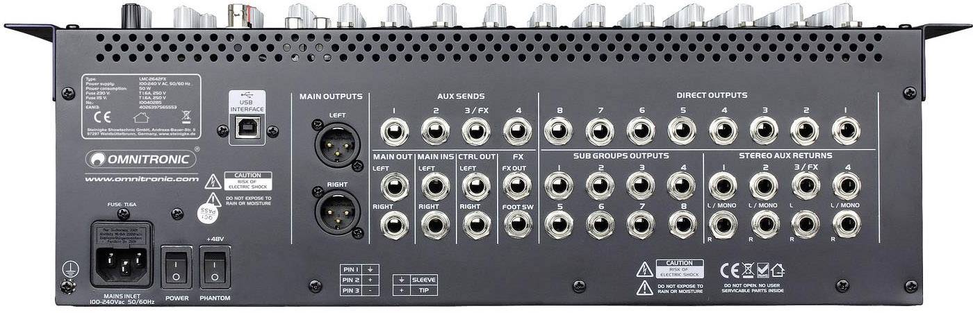 Pohled zezadu na audiovýstupní panel mixážního pultu s různými vstupy a výstupy, včetně hlavních výstupů, auxiliárních výstupů a přímých výstupů.