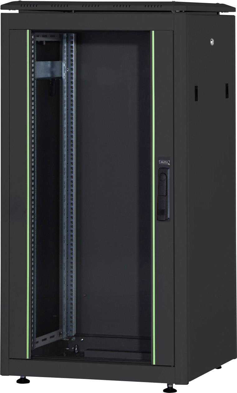 Černá síťová skříň, velká, se skleněnými dveřmi, otevřený vnitřní prostor, vhodná pro serverové nebo elektronické kabelové rozvody.