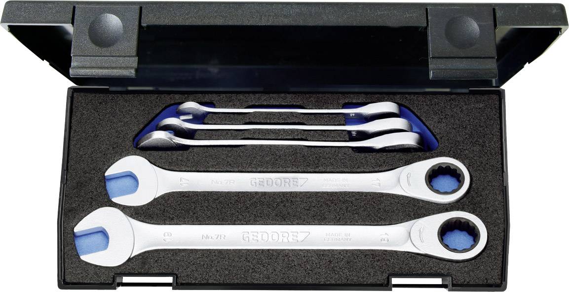 Šestidílná sada ráčnových klíčů v černém plastovém kufříku. Různé velikosti uspořádané ve výstelce z pěnového materiálu.