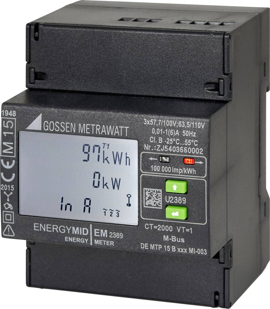 Elektroměr s digitálním displejem zobrazuje '97 kWh' a '0 kW'. Číslo modelu a technické detaily jsou viditelné na krytu přístroje.