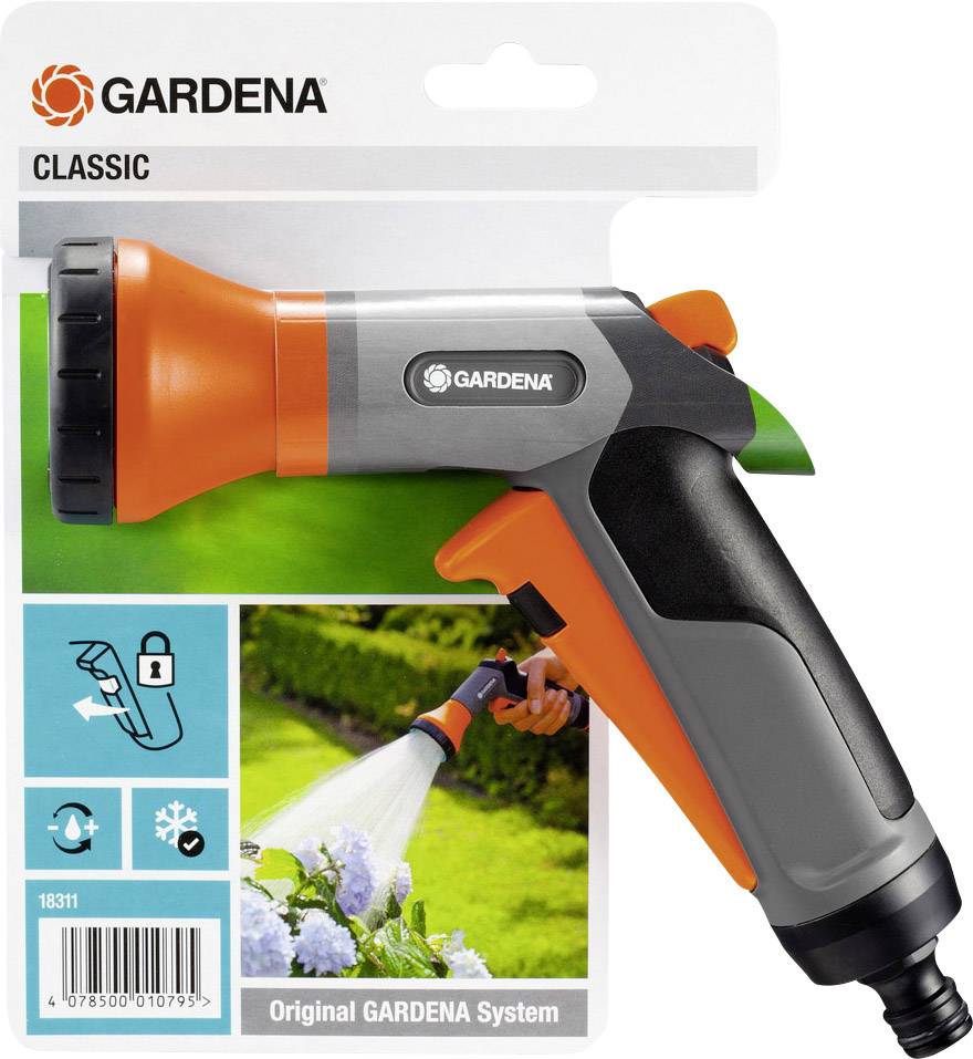 Ruční zahradní postřikovač GARDENA s oranžovo-černým designem. Obal zobrazuje postřikovač při postřikování květin.