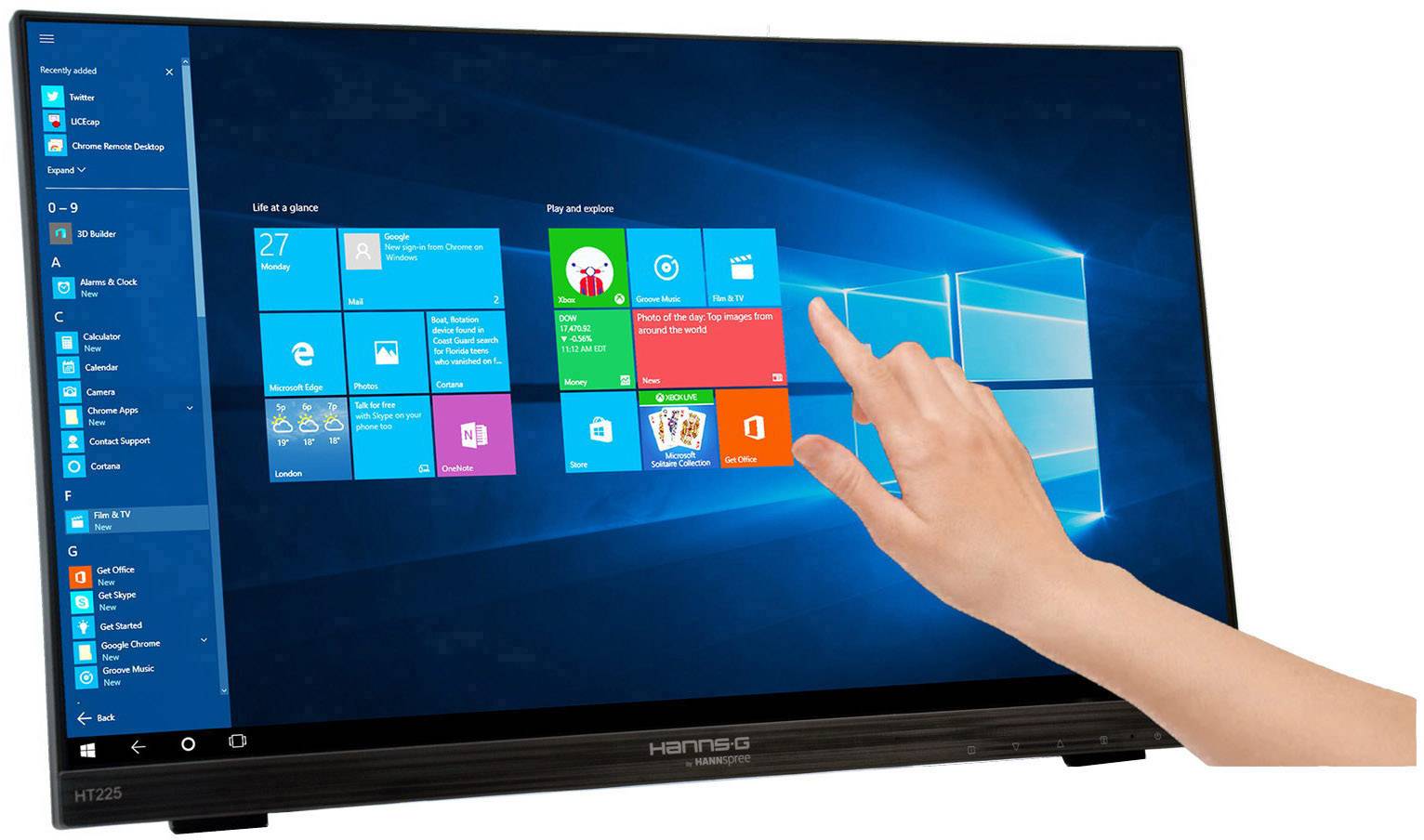 Prst ukazuje na dotykový monitor se spouštěcí obrazovkou Windows 10 zobrazenou v jasně modré barvě.