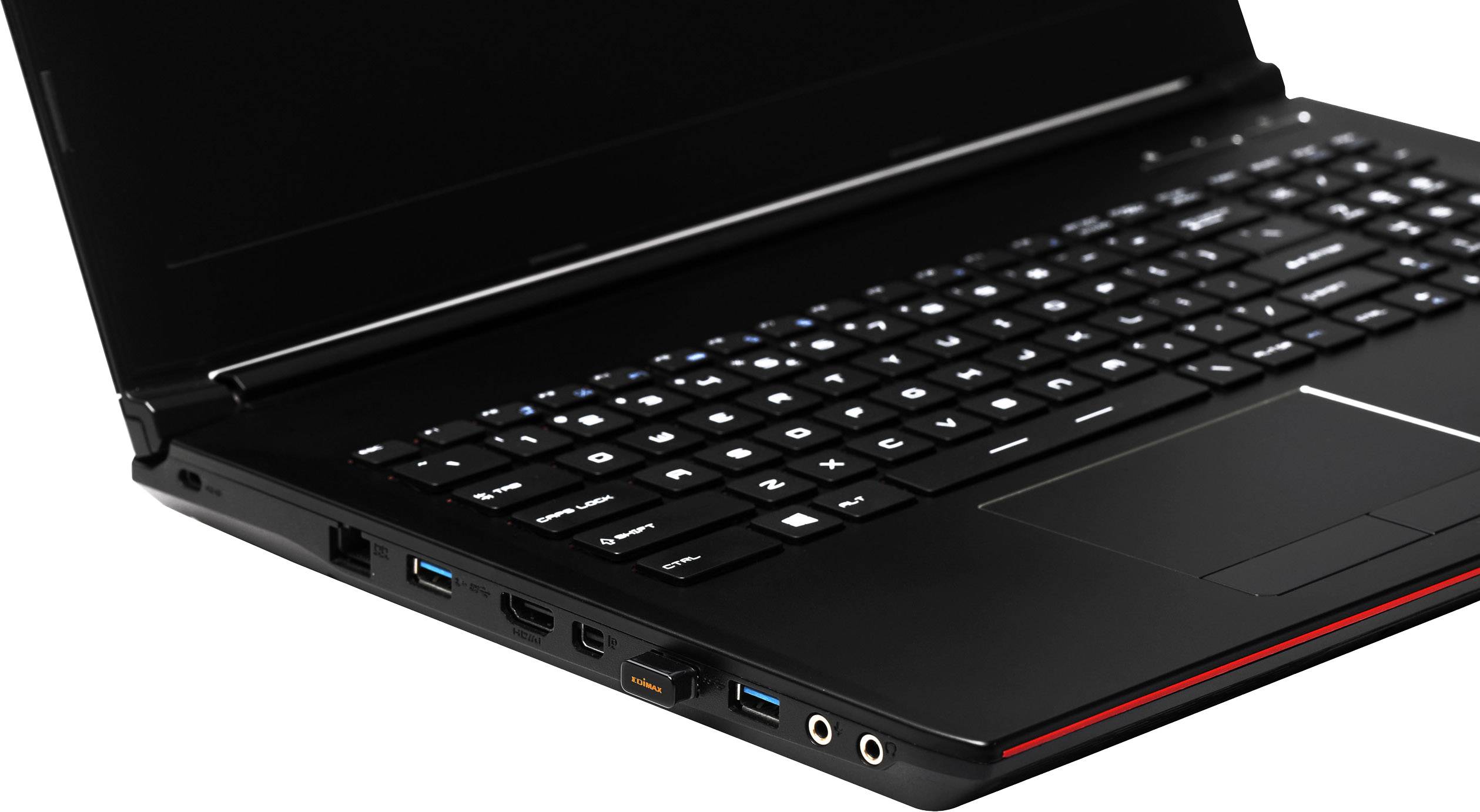 Černý notebook s otevřenou klávesnicí, různými porty na levé straně, včetně USB a HDMI.