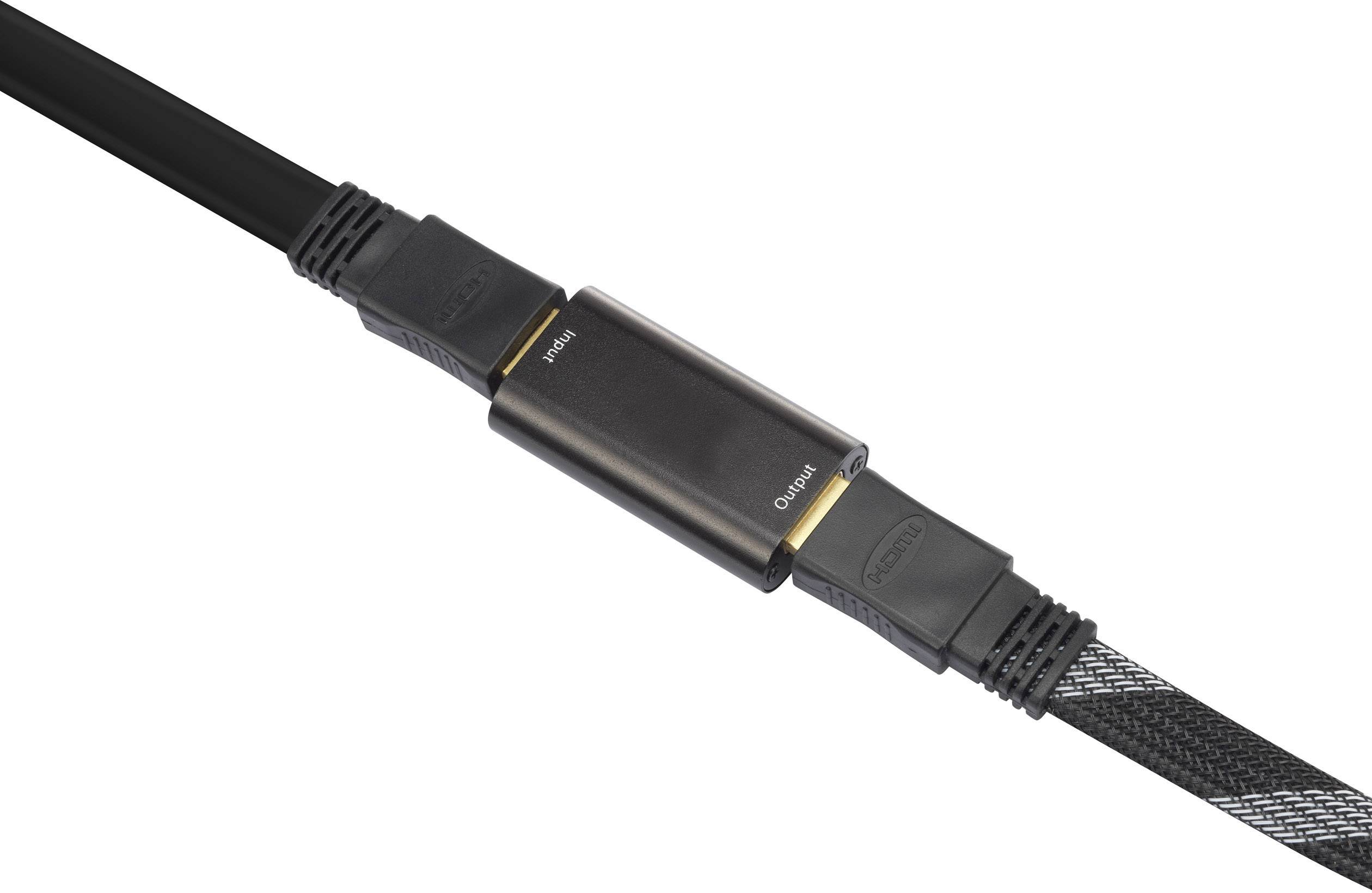 HDMI kabel se zlatým konektorem, který propojuje dva černé kabelové úseky. Vhodný pro audiovizuální připojení.