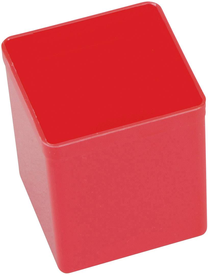 Červená plastová kostka čtvercového tvaru na bílém pozadí.