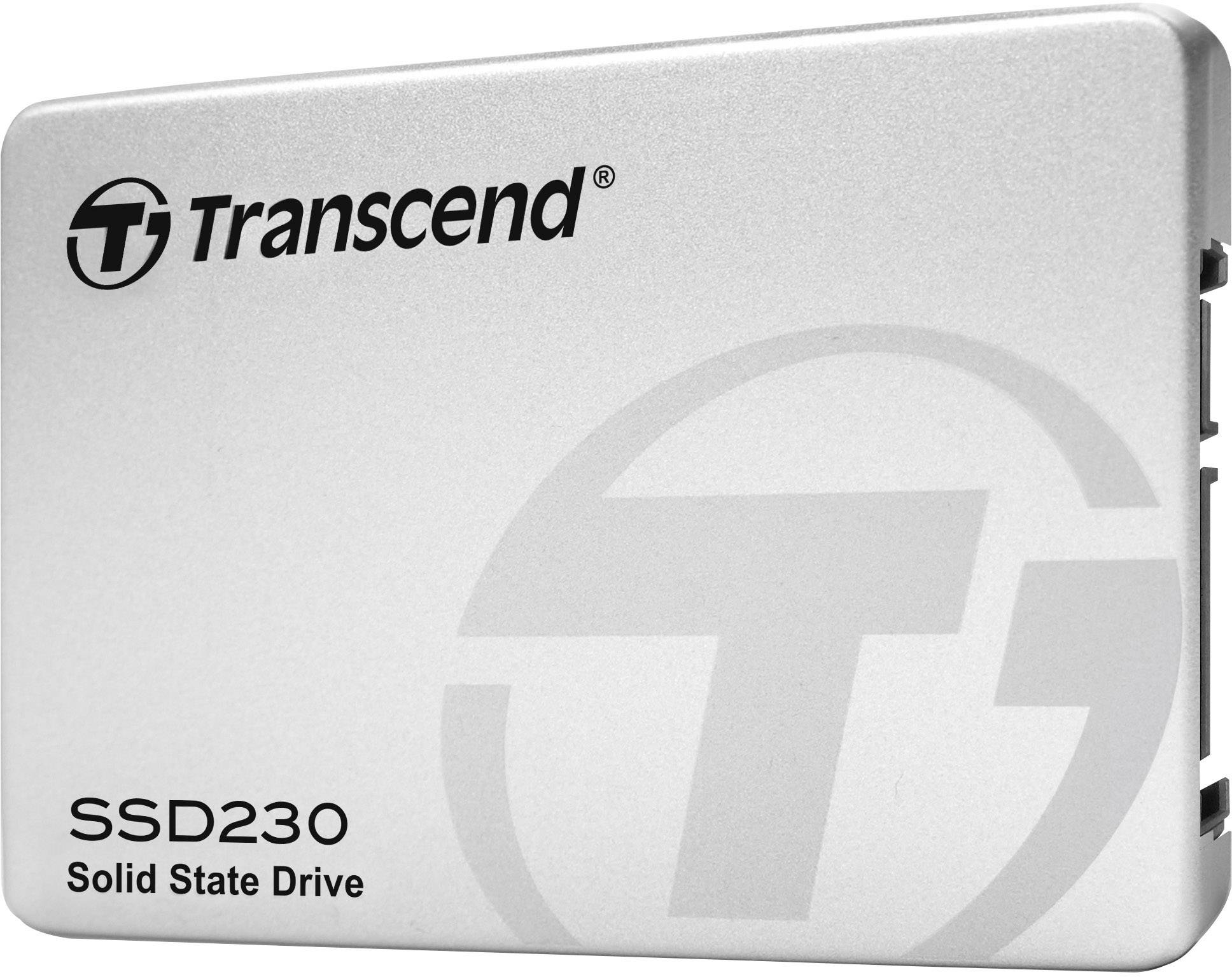 Stříbrný disk SSD značky Transcend s modelovým číslem SSD230. Vpravo jsou viditelné konektory.