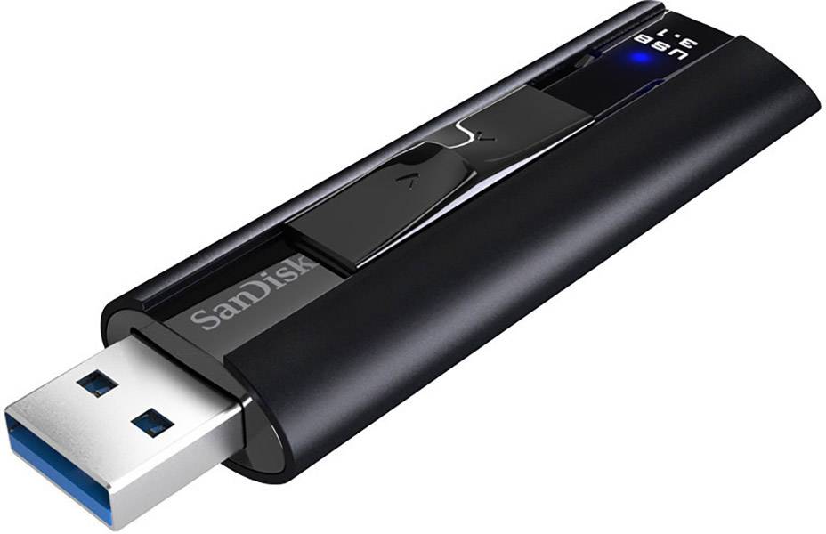 Černý USB flash disk od SanDisk s modrým USB-A konektorem. Na pouzdře jsou viditelné značky '3.1' a 'SanDisk'.