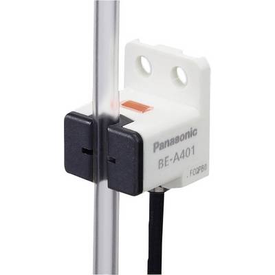 Kompaktní senzor od Panasonicu s modelovým číslem BE-A401, namontovaný na vertikální kovové tyči, zobrazuje oranžové označení.