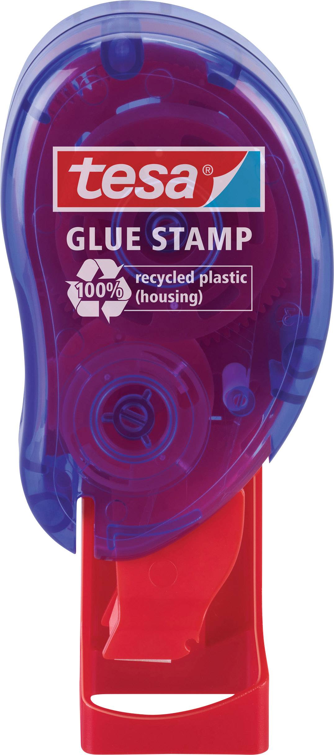 Průhledný kryt červené lepicí role Tesa s nápisem 'tesa Glue Stamp' a '100% recyklovaný plast (kryt)' v bílé barvě.
