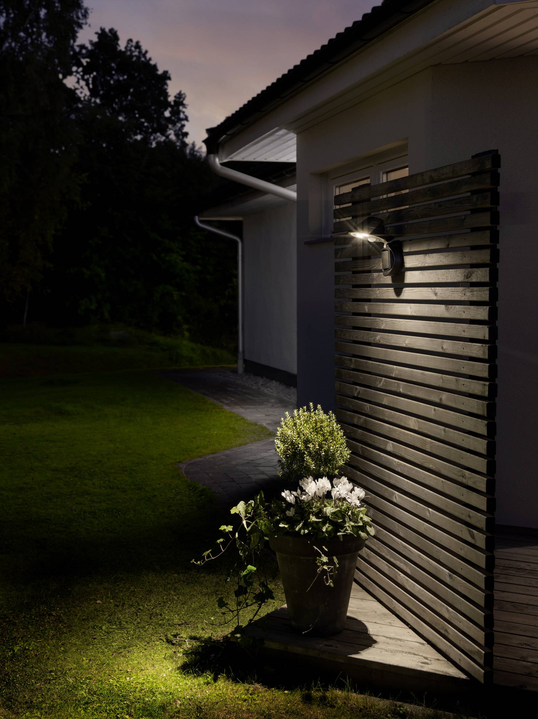 Konstsmide Prato 7695-750 venkovní LED reflektor s PIR detektorem 1 W Barvy světla (LED svítidlo): teplá bílá