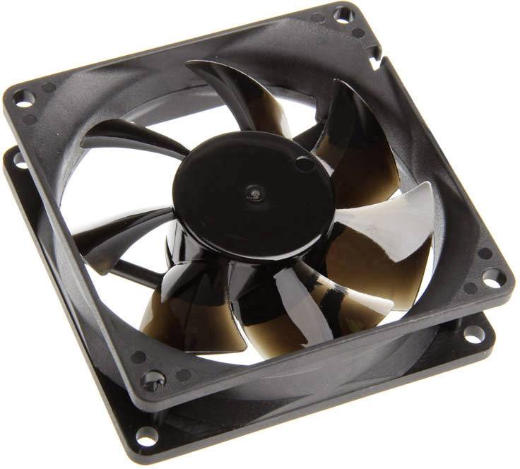 Černý počítačový ventilátor se čtyřmi montážními otvory leží na ploše. Rotační listy jsou viditelné a lesklé.
