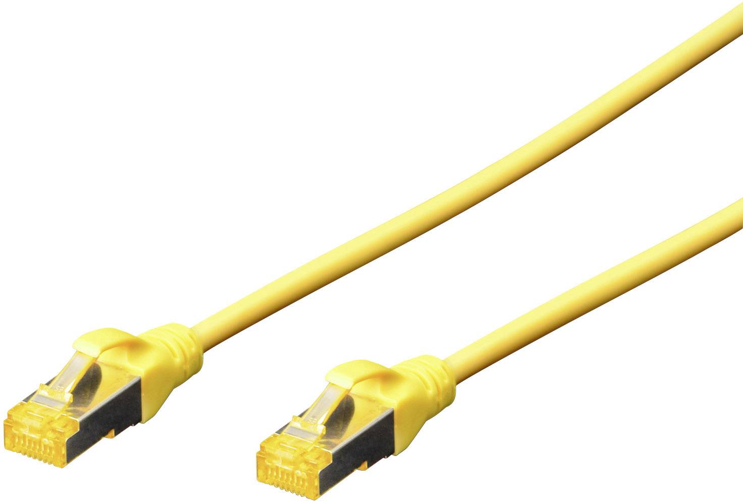 Dva žluté ethernetové kabely s konektory RJ45, které se používají pro síťová připojení.