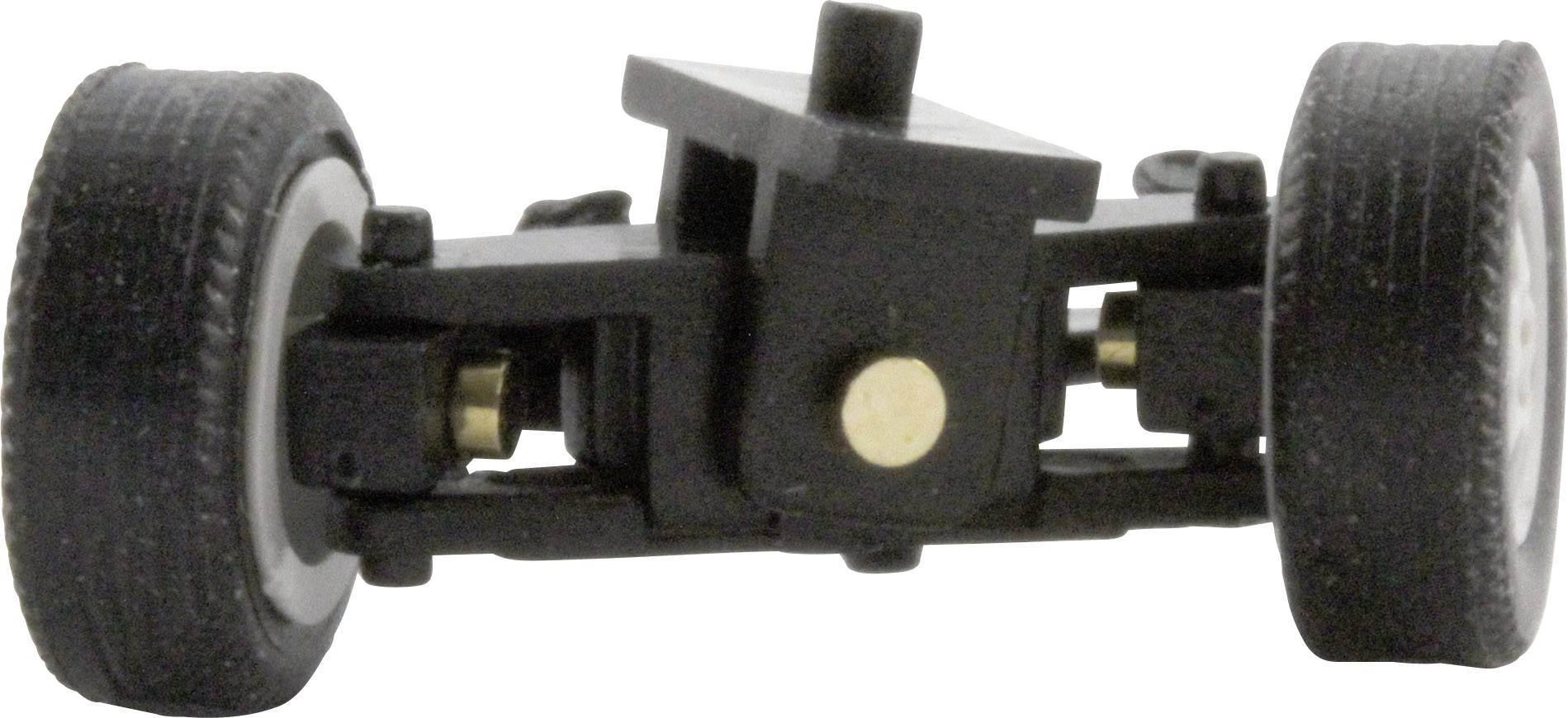 Detail záběru černého modelového podvozku se čtyřmi koly, který tvoří základ malého vozidla.