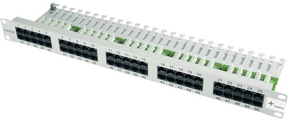 Patch panel se 50 ethernetovými porty ve dvou řadách. Nad každým portem je umístěno číslo. Panel je určen k organizaci síťových kabelů v serverové skříni.