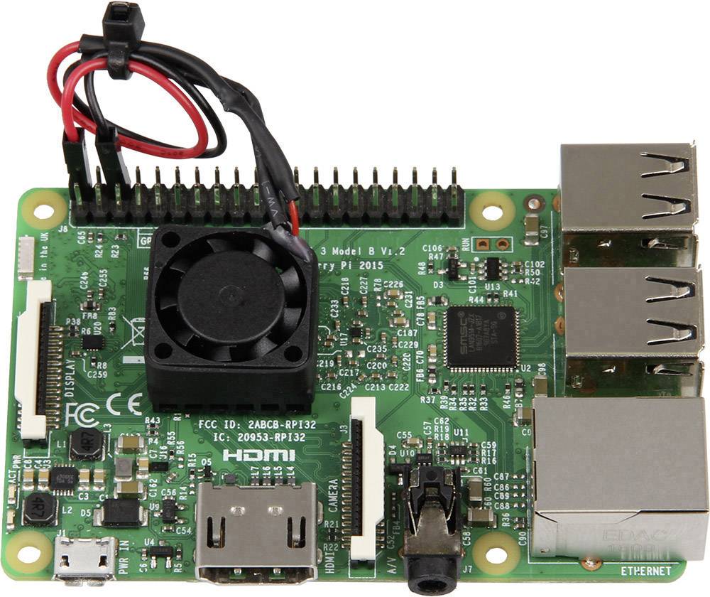 Zelený Raspberry Pi 3 Model B s ventilátorem, USB porty a ethernetovým připojením. Obsahuje HDMI výstup a GPIO piny.