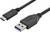 USB kabel s USB-C konektorem na jedné straně a USB-A konektorem na straně druhé, na bílém pozadí.