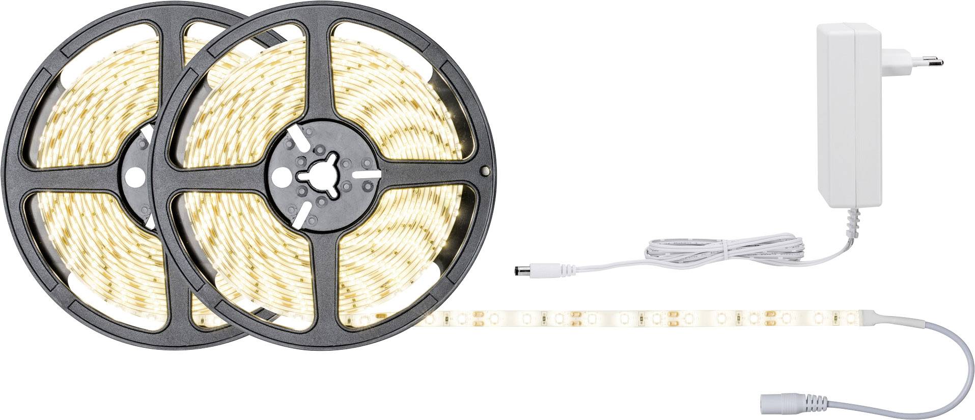 Dva LED světelné pásky s napájecím adaptérem a kabelovým připojením, vhodné pro dekorativní osvětlení v interiéru.