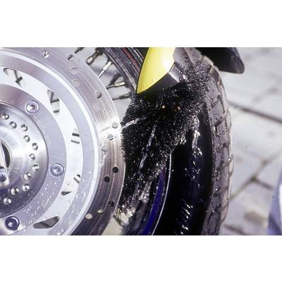 Ochranný kryt pneumatiky na motocyklu, který odpuzuje vodu, aby zabránil rozstřikování na mokrých silnicích.