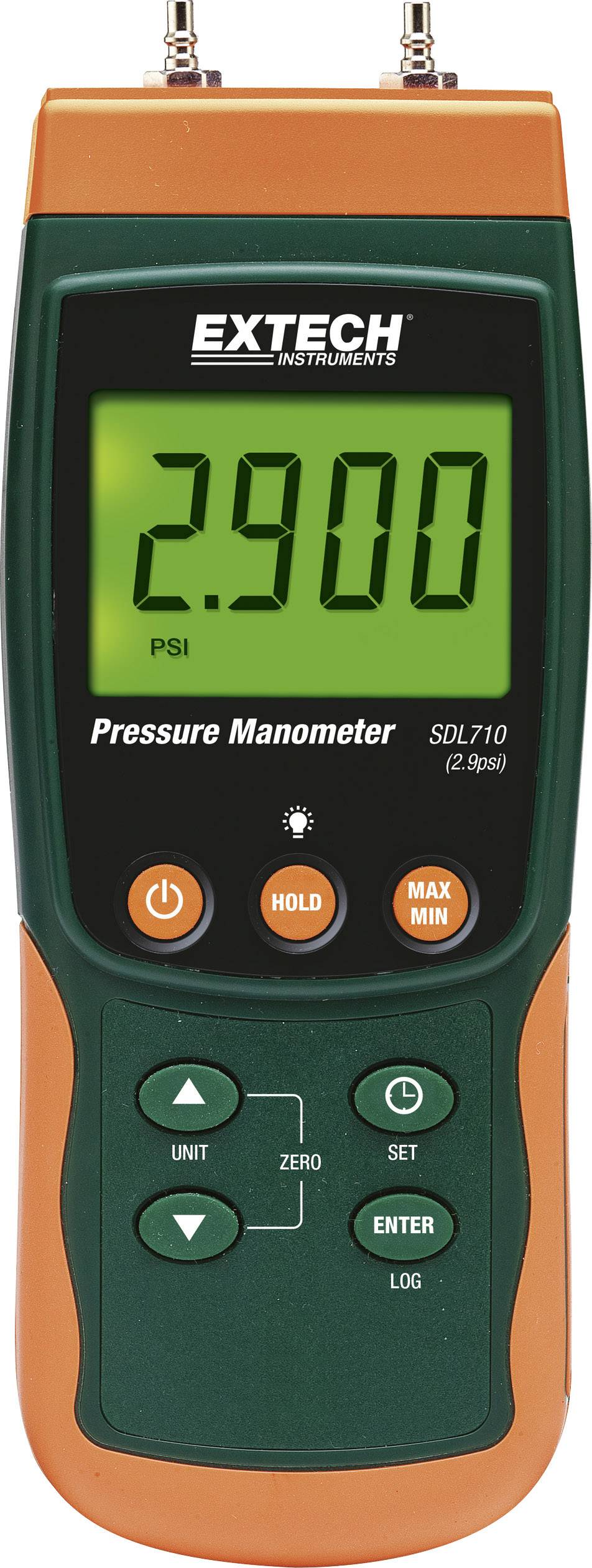 Digitální tlakoměr s zeleným displejem zobrazuje '2.900 PSI'. Dva oranžové ovládací knoflíky a zelené tlačítky dole.