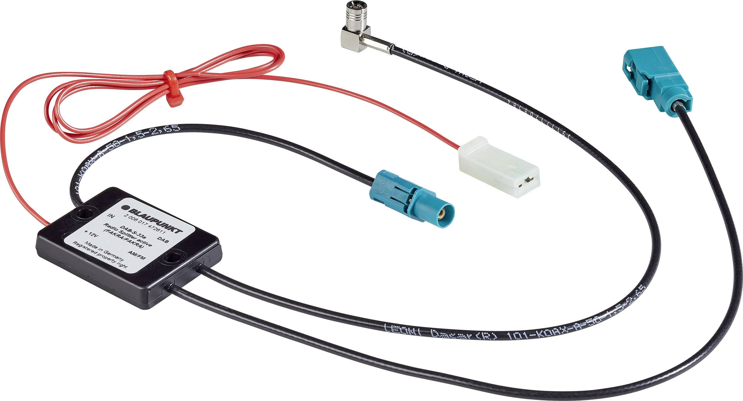 Elektronické zařízení s několika kabely a konektory, včetně červeného kabelu, modrého konektoru a bílého vstupu.