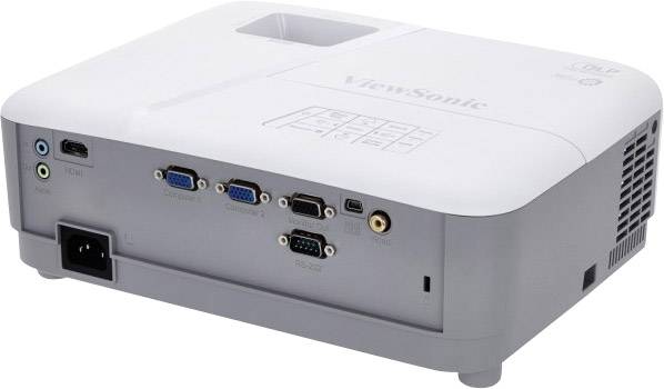 Projektor od ViewSonic s několika možnostmi připojení: HDMI, VGA, RS-232. Bílé tělo, čtvercový tvar.