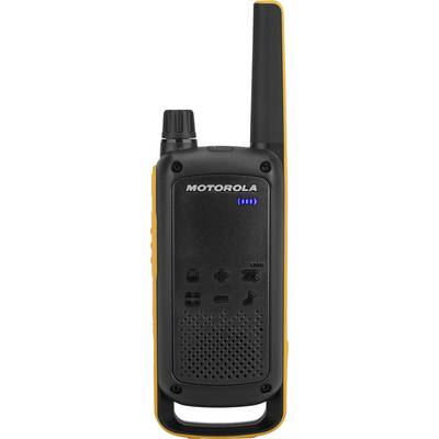 Kompaktní černá vysílačka Motorola s oranžovými boky a vestavěnou anténou. Nahoře se nachází LED displej a ovládací tlačítka.