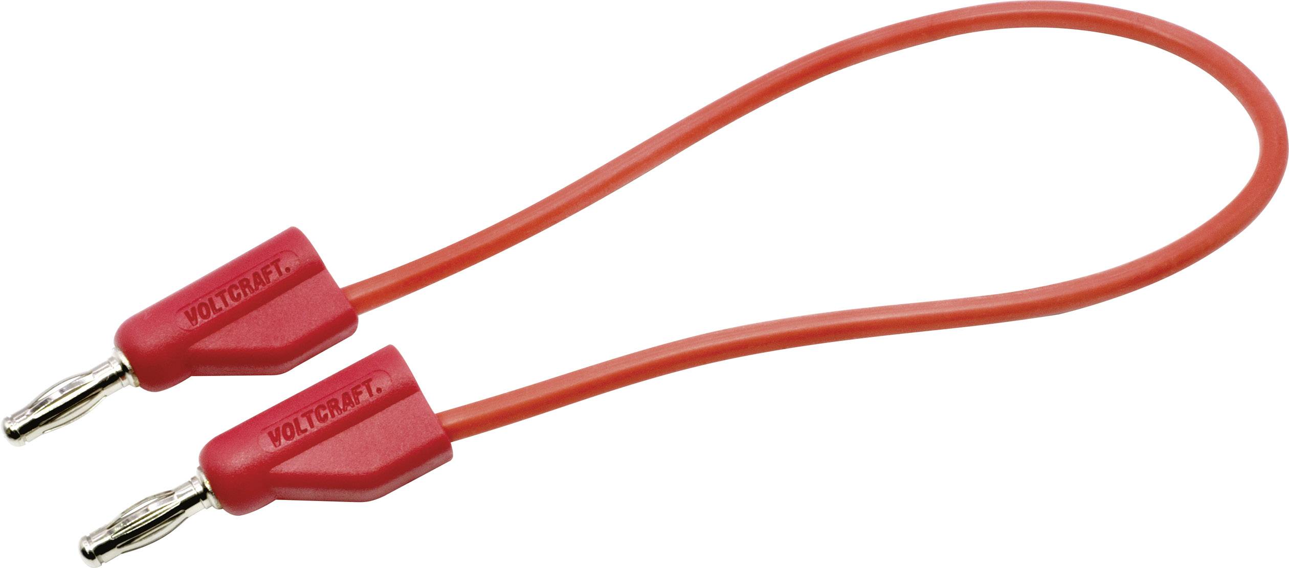 Červený propojovací kabel se dvěma banánkovými konektory pro elektrická zařízení. Na každém konektoru je nápis 'VOLCRAFT'.