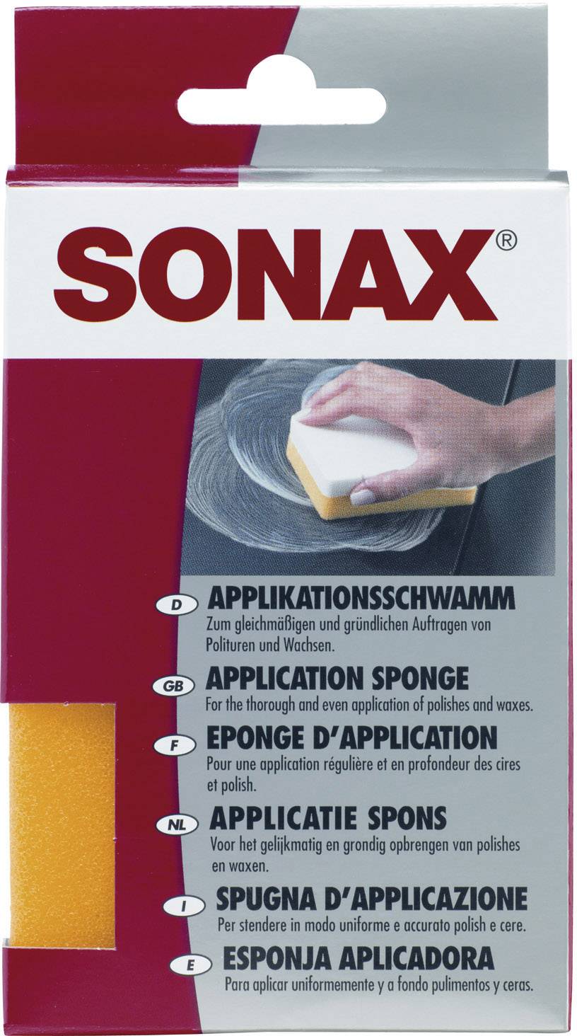 Obal aplikačního houbičky SONAX. Zobrazuje ruku nanášející houbu na povrch. Vícejazyčný popis produktu.