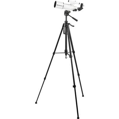 Dalekohled na černém stativu, vhodný pro amatérské astronomy k pozorování oblohy.