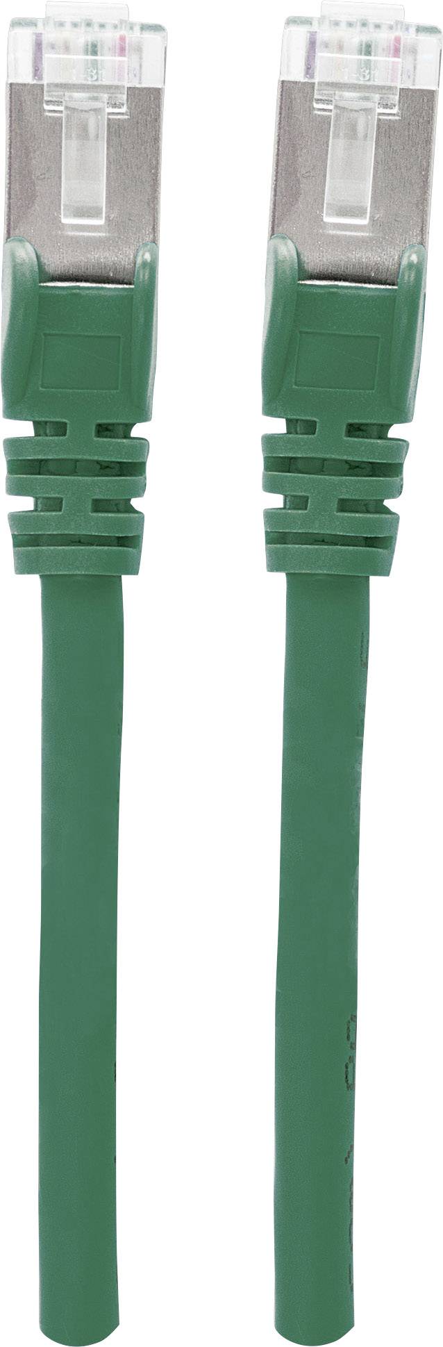Dva zelené ethernetové kabely s průhlednými konektory, položené vedle sebe na bílém pozadí.