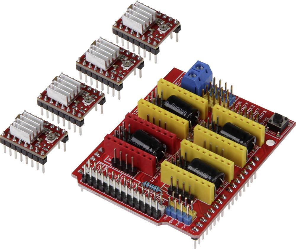 Červená deska plošných spojů se čtyřmi žlutými slotovými konektory a šesti samostatnými chladicími moduly. Elektronické komponenty pro 3D tiskárnu.