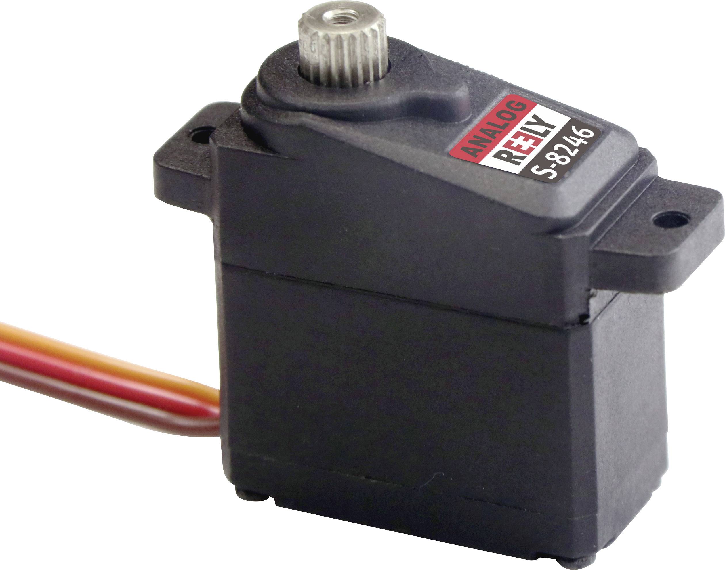 Malý černý servomotor s kovovým ozubeným kolečkem nahoře a třemi barevnými vodiči vlevo. Nápis: 'ANALOG REELY S-8246'.