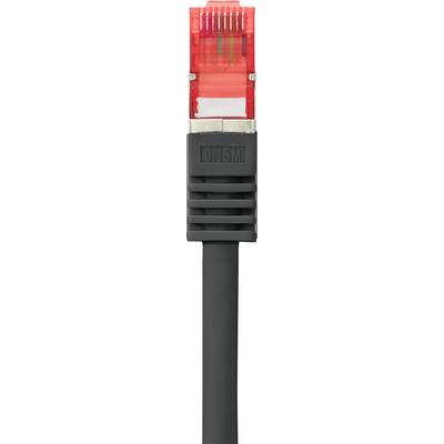 Červený ethernetový kabel s černou koncovkou, dlouhý 0,5 metru, se běžně používá pro síťová připojení.