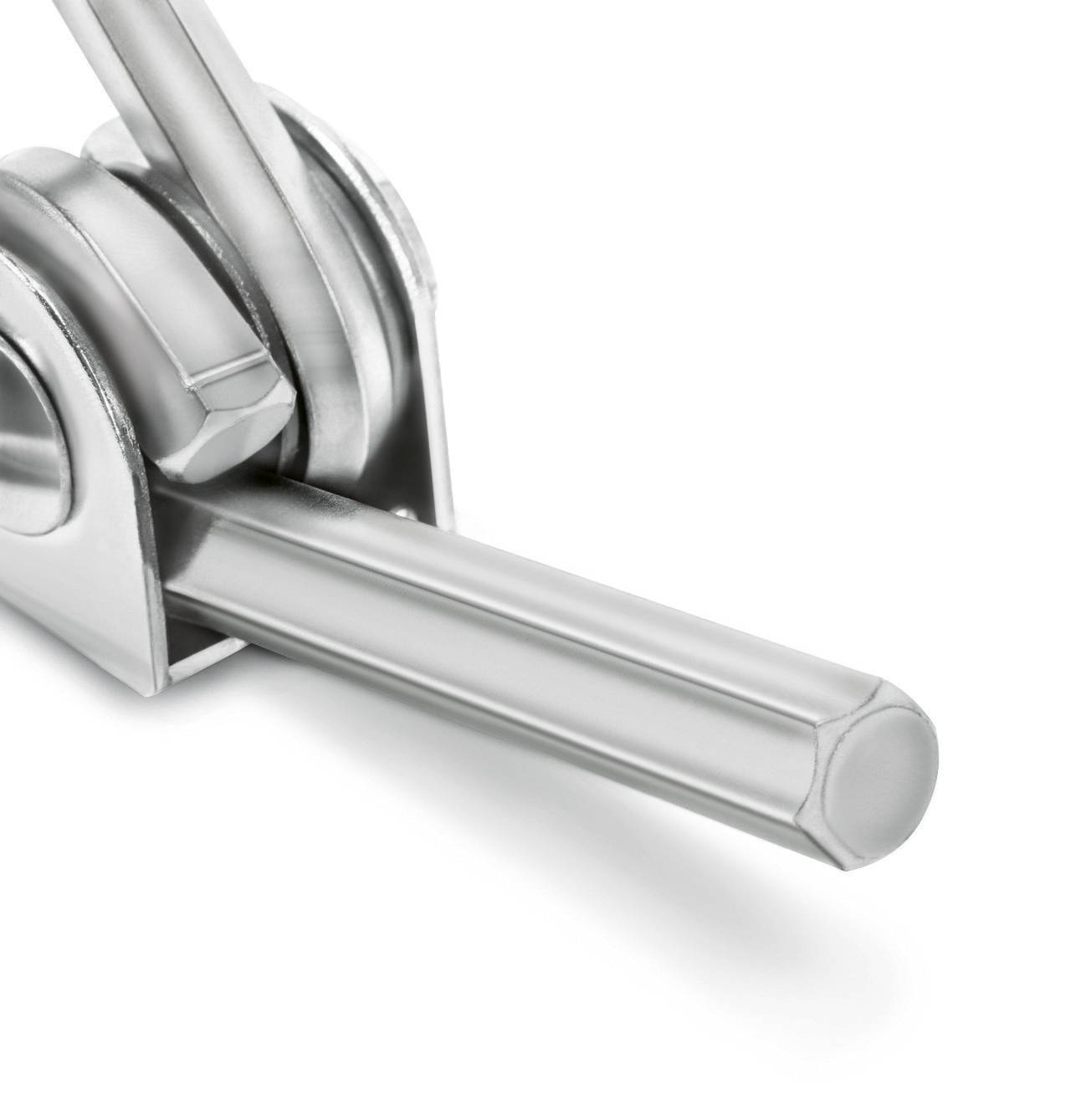 Pochromovaná kovová součástka se dvěma válci a protáhlou rukojetí, pravděpodobně součást nějakého nástroje nebo stroje.