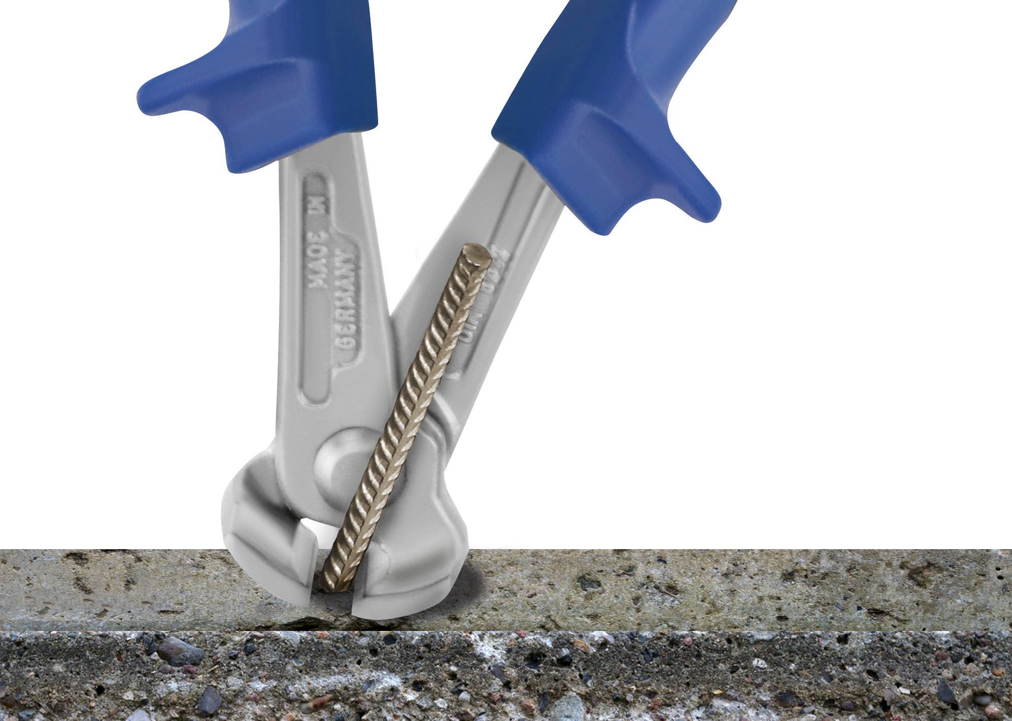 Kleště s modrým držadlem řezají výztuž betonu. Nástroj leží na betonovém povrchu. Vhodné pro těžké řezací práce.